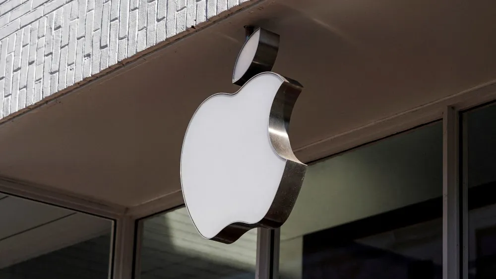 摺疊iPhone有望明年問世，小摩估商機650億美元（圖／路透社）
