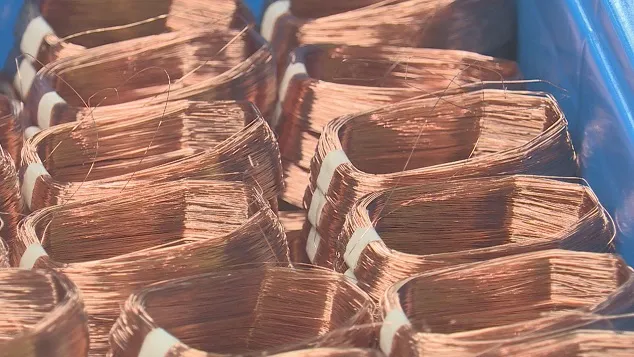 美國紐約商品交易所銅期貨一度應聲暴跌20%，創下史上最大單日跌幅，拖累今（31）日銅、電器電纜概念股走低。（圖／非凡新聞資料照）