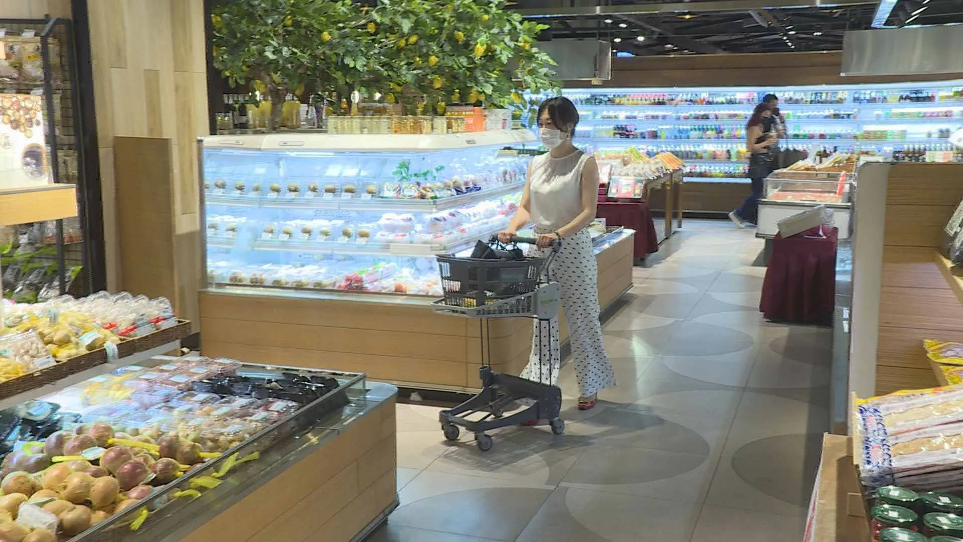 國泰金今（20）日發布8月國民經濟信心調查，民眾景氣展望與大額消費意願下降。（圖／非凡新聞資料照）