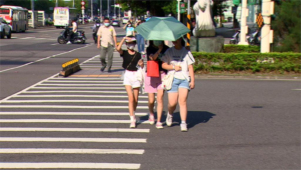 今台北飆38度「明天更熱」！西部、東部山區防午後雷陣雨。圖／台視新聞