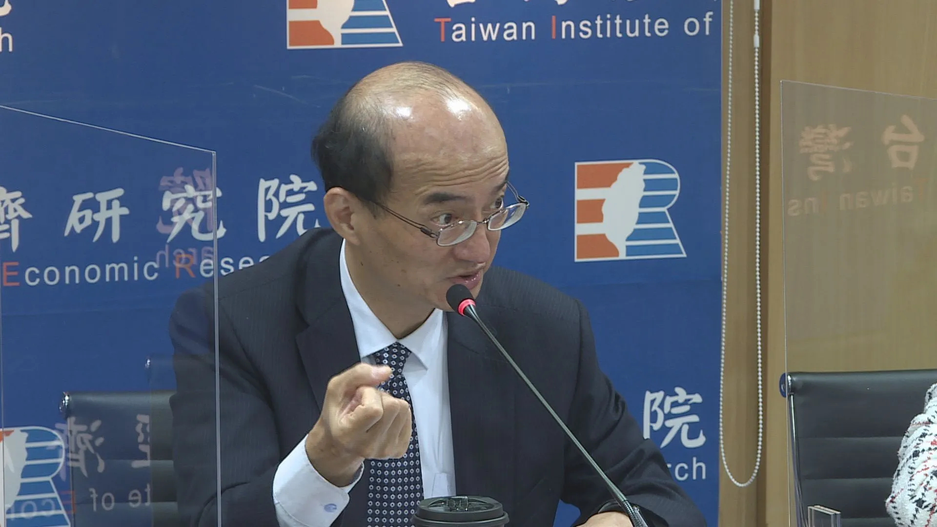 台灣經濟研究院長張建一表示，川普政府對半導體課稅的新措施，對台製高階晶片、算力中心使用之伺服器不會有影響。（圖／非凡新聞資料照）