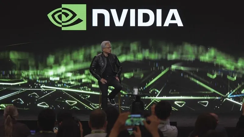 輝達執行長黃仁勳21日在達沃斯世界經濟論壇指出，人工智慧（AI）已經為各行各業帶來經濟效益，AI技術需要更多投資。圖／非凡新聞網資料照