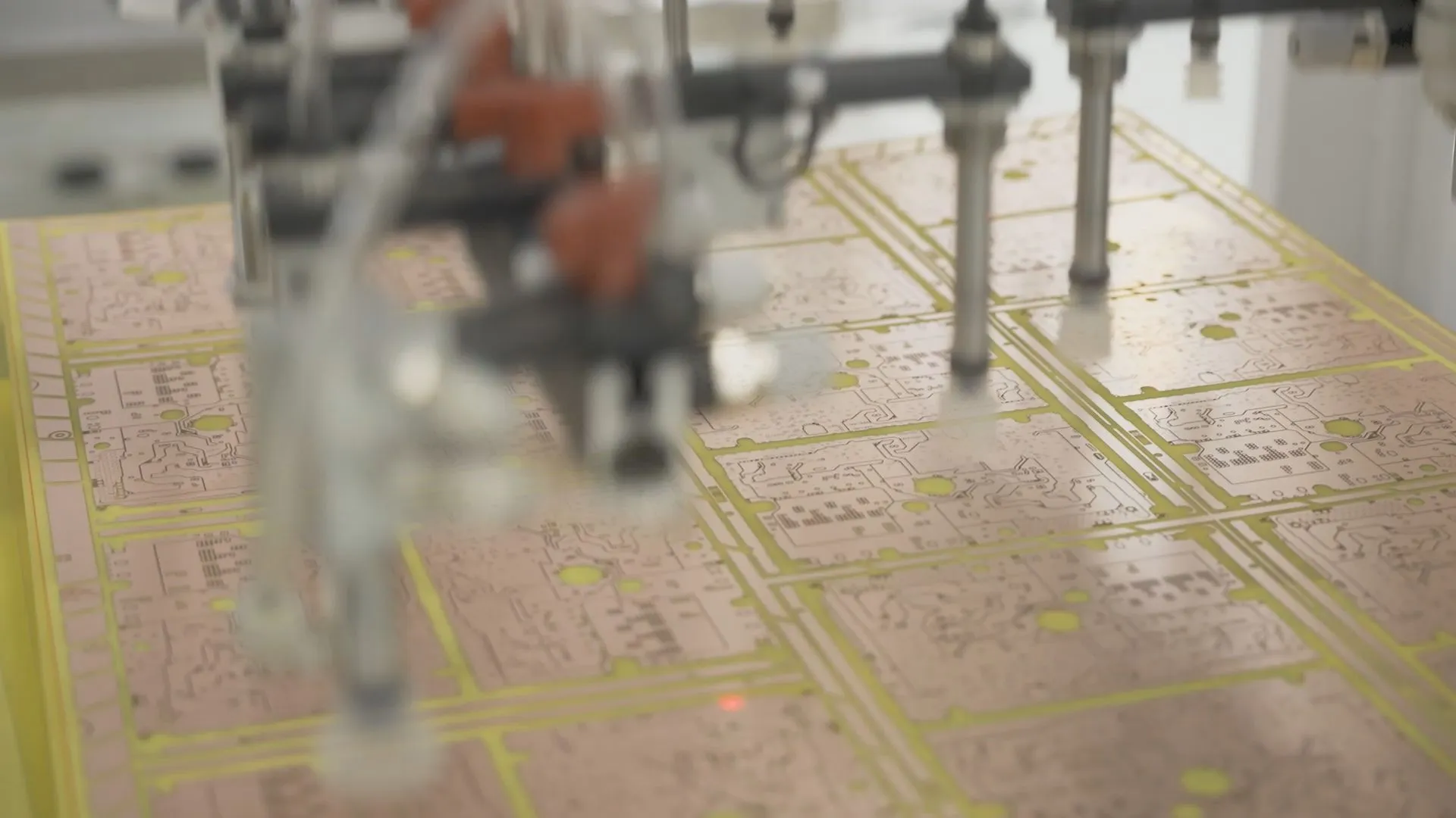 AI PCB雙強金像電、定穎投控股價進入整理階段，內外資把握時機推薦旗下客戶布局。金像電近日獲三大外資接連調升股價預期。圖／非凡新聞網資料照