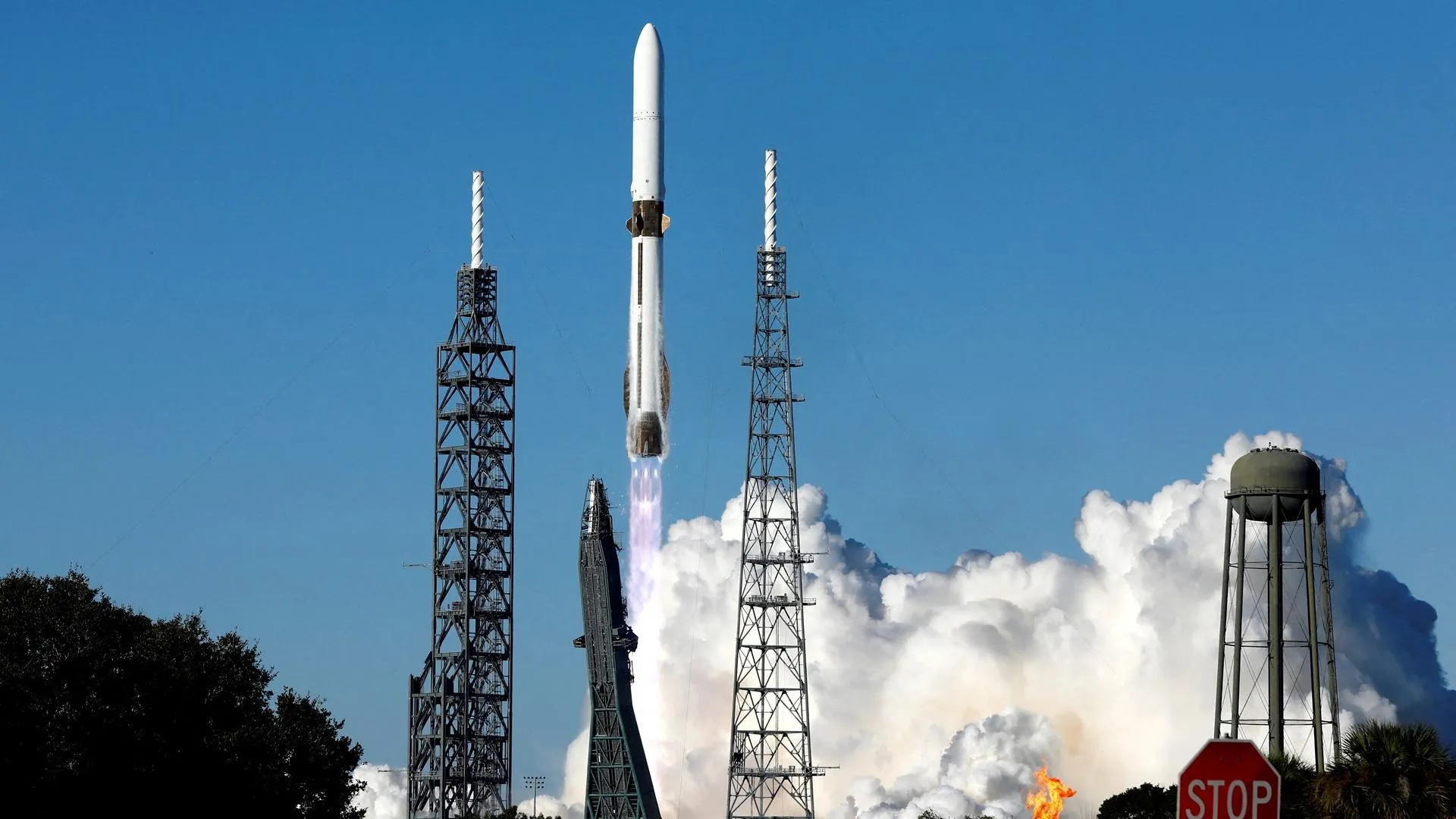 傳出SpaceX因Starlink衛星升級、數量加速擴張，正評估擴大對台釋單，並已來台密訪多家供應鏈，帶動低軌衛星題材升溫。（圖／路透社）