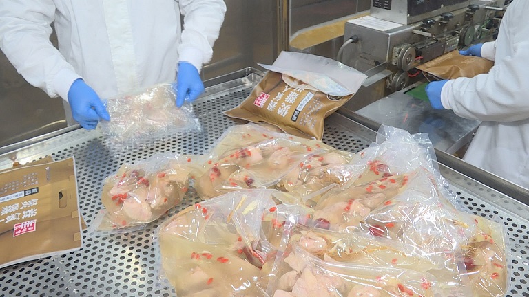 據統計，只要氣溫降到14度以下，燉補湯品就會熱銷，推升全台冷凍調理食品市場，達460億台幣。記者吳國豪／攝影。