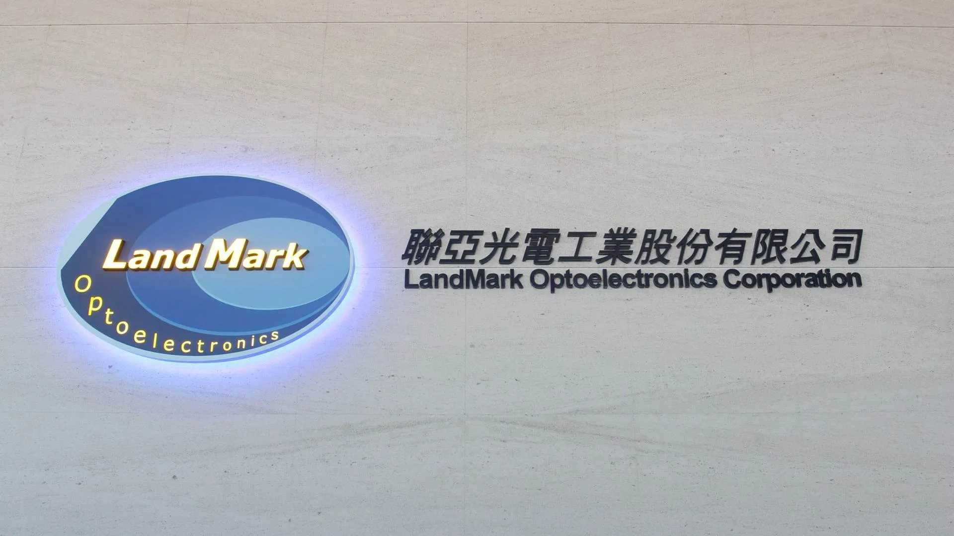 聯亞今（29）日再拉漲停，以990元刷新天價，逼近千元大關。（圖／翻攝自聯亞官方臉書）