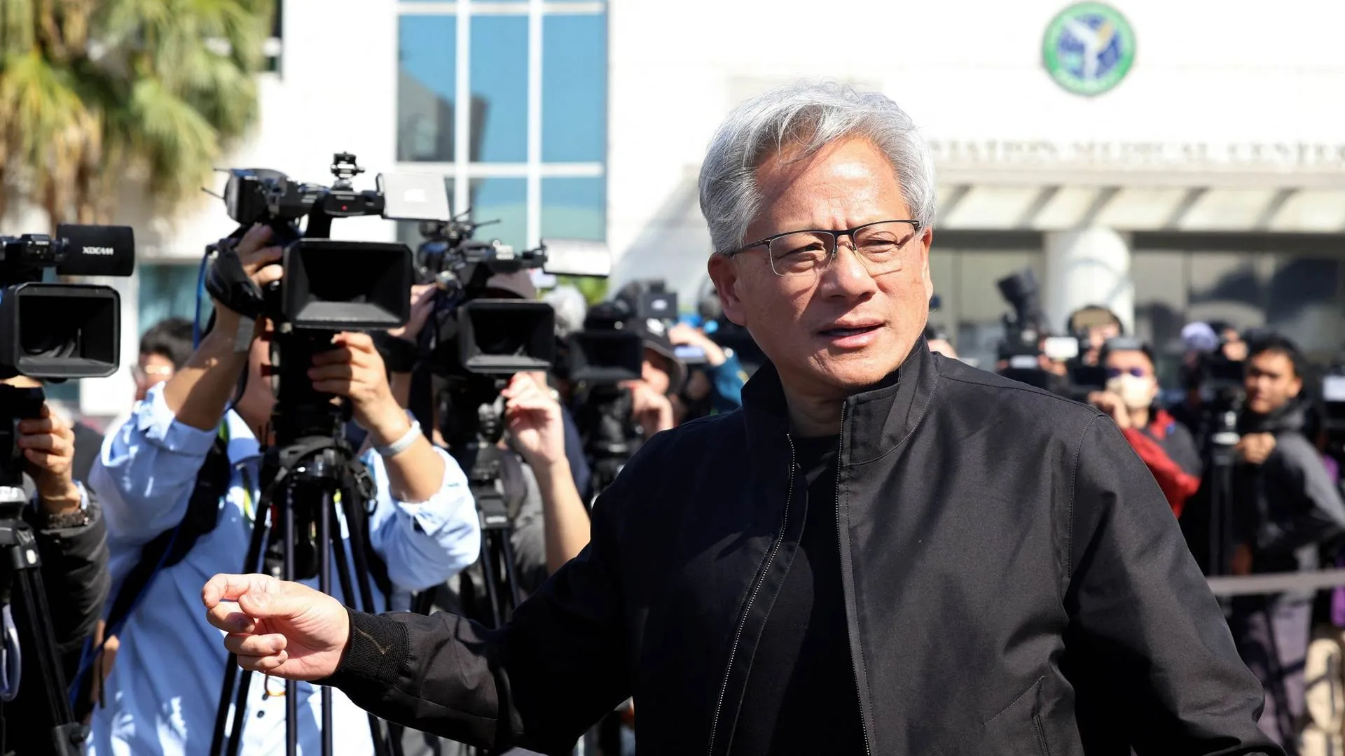 輝達執行長黃仁勳今（29）日訪台，展開新一波行程。（圖／路透社）