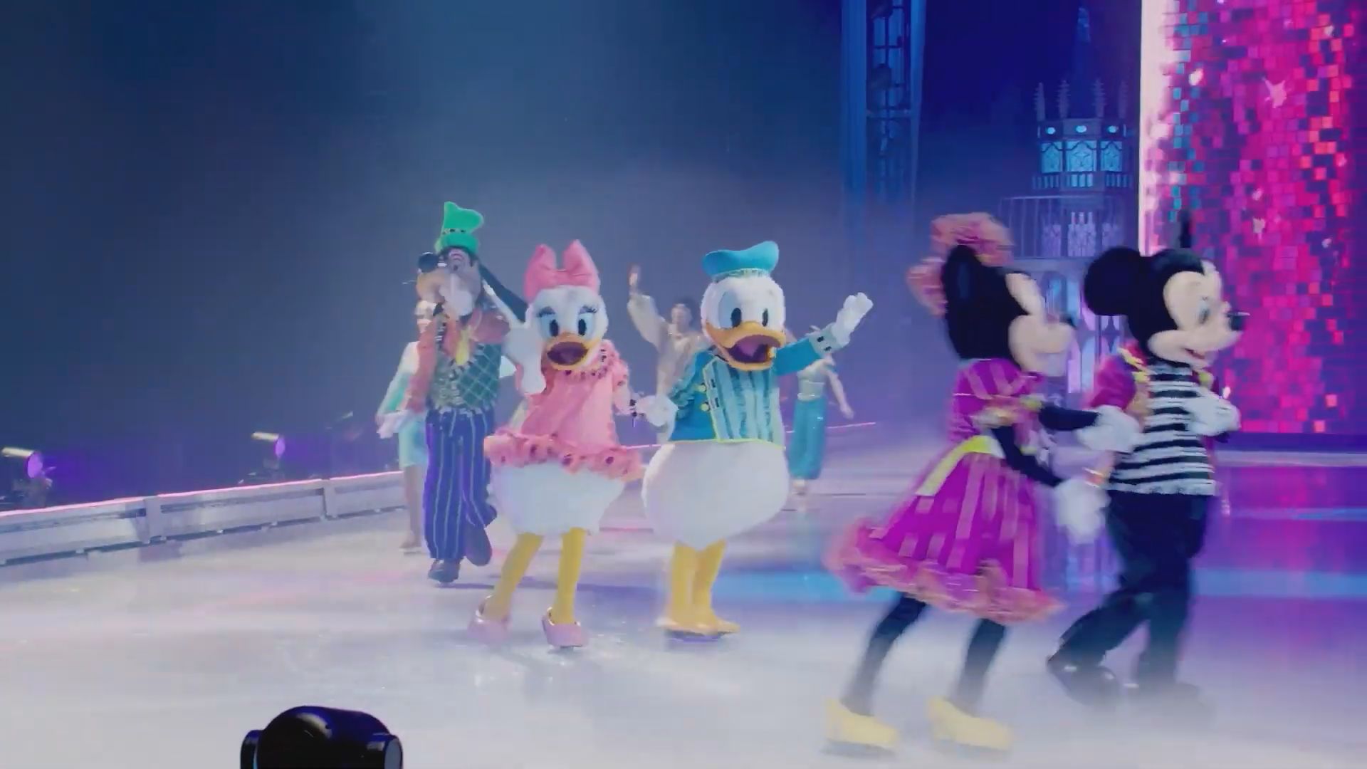 冰上旋轉.跳躍.飛舞 迪士尼經典再現小巨蛋 匯聚史上最多迪士尼角色 艾霞.拉雅首登台。記者方劭丞／攝影。